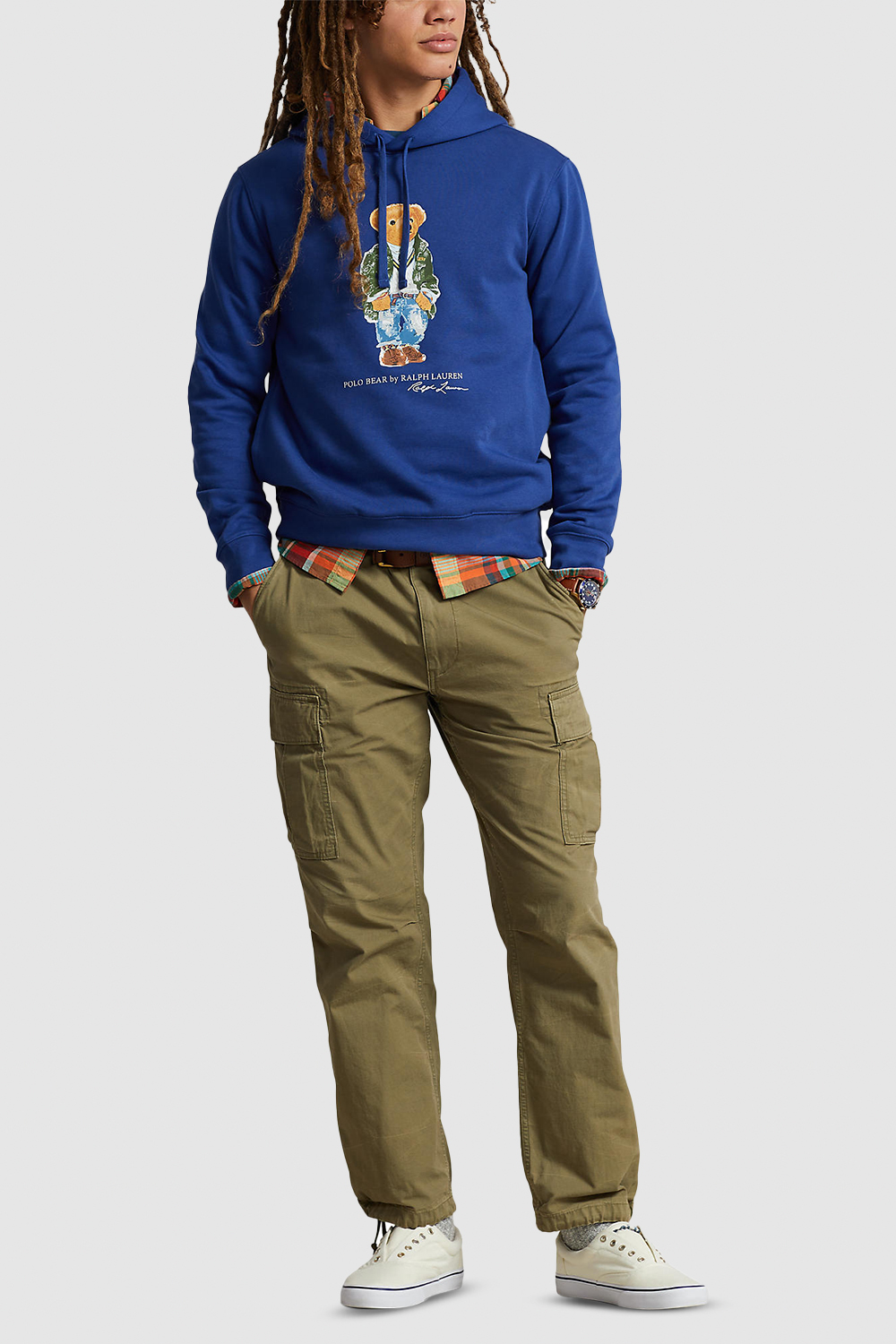 תמונת כל הלוק של סווטשירט קפוצ'ון